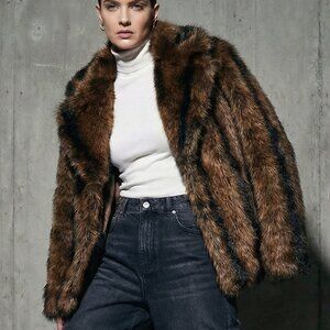 NWT $129 Silence + Noise Yavonne Faux Fur Coat plush and soft! M